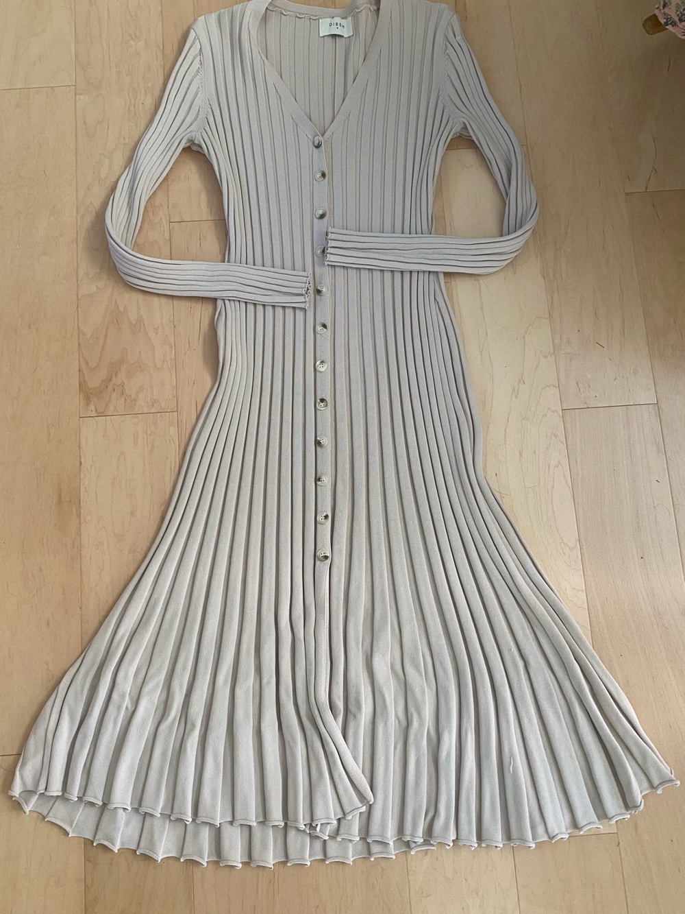 Dissh Ribbed Button-Front Long Sleeve Pleated Midi Dress - Light Beige